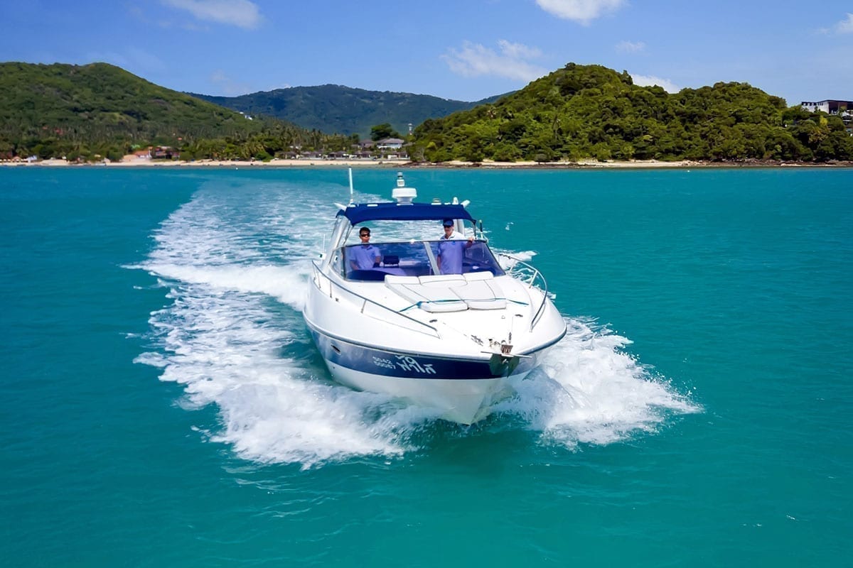 Diving tours with a Sunseeker motor yacht